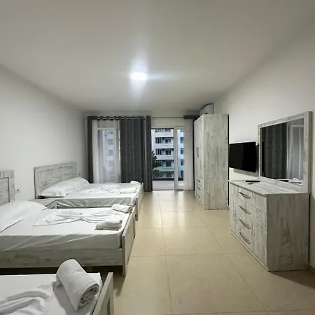 In Zaharia Penzion Shëngjin