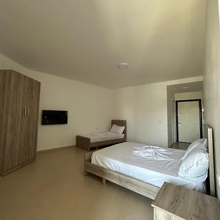 In Zaharia Penzion Shëngjin